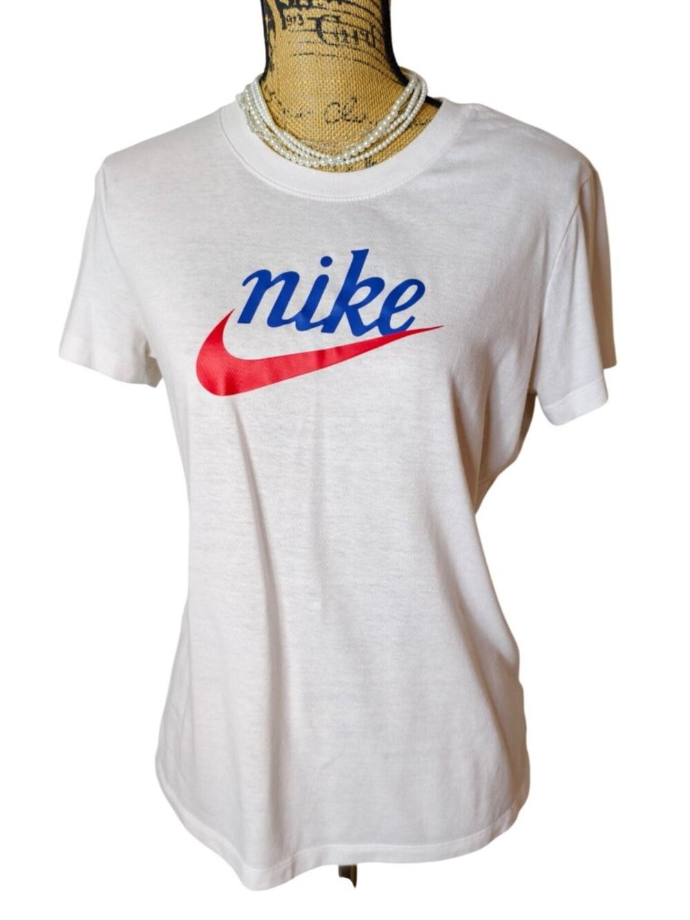 Nike Womens M Tee White Logo Graphic Cotton Casual Athleisure Sporty Athletic